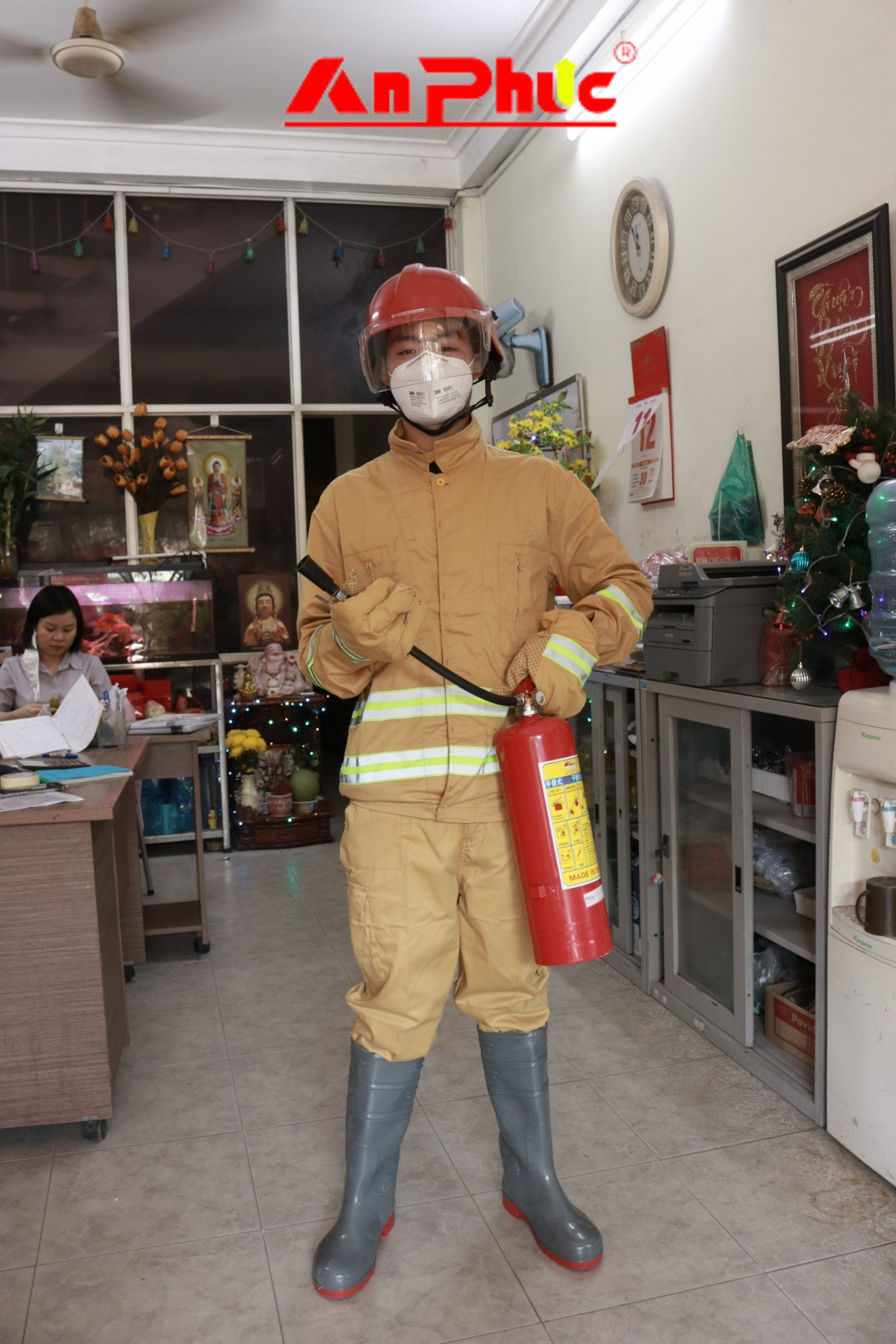 Cơ sở kinh doanh cần trang bị ngay Trang phục chữa cháy theo Thông tư 150