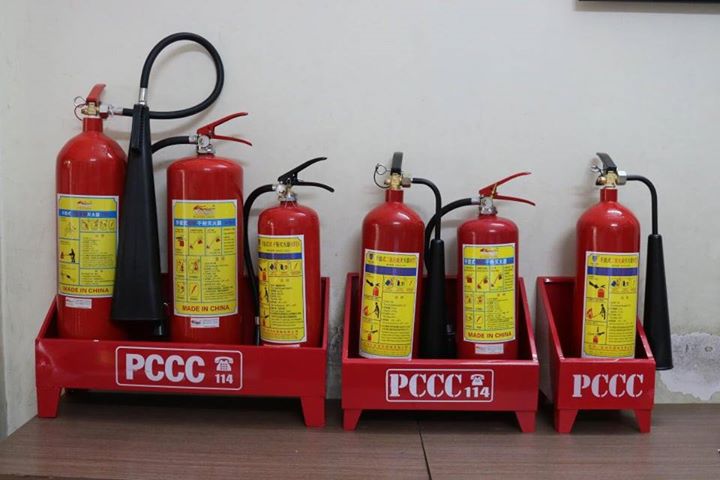 Mua kệ để bình chữa cháy nhỏ gọn nhưng vô cùng cần thiết